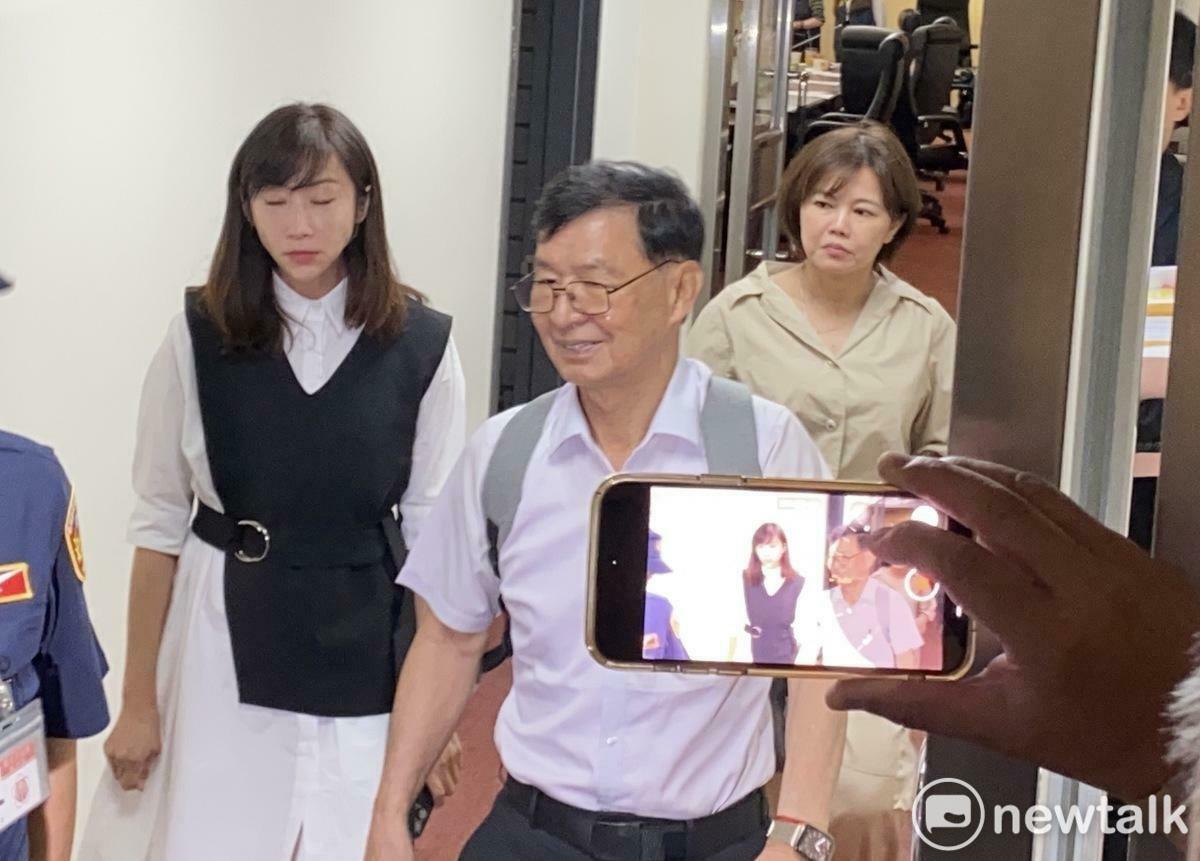 台北市前副市長彭振聲今天出席台北市議會京華城調查小組約談，會後離開。 圖：周煊惠 / 攝（資料照）