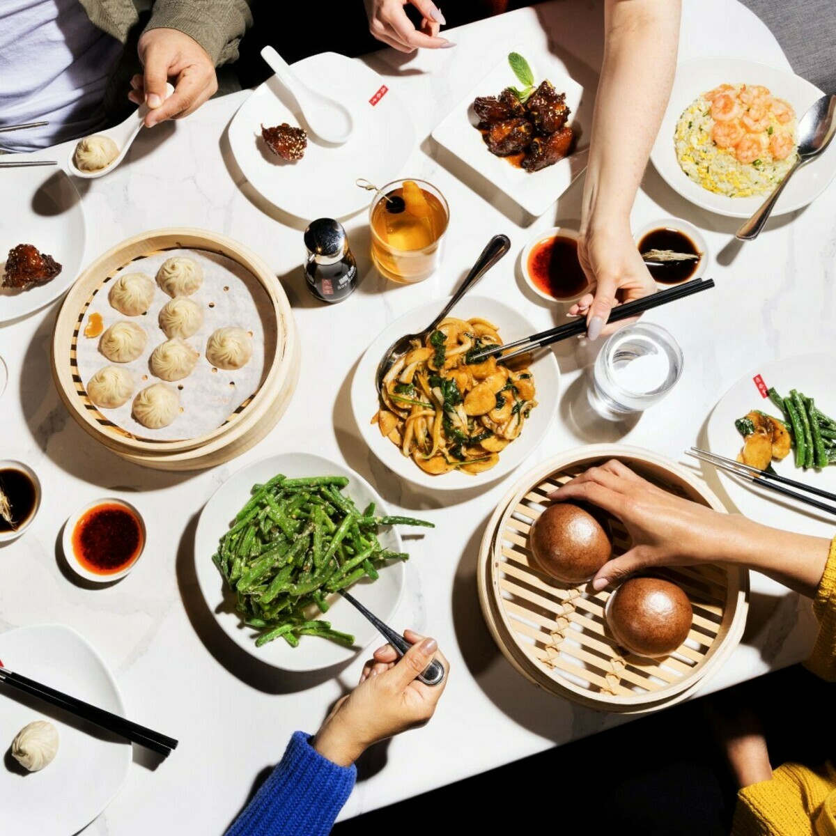 目前中國鼎泰豐由北京恒泰豐餐飲有限公司（簡稱北京鼎泰豐）經營，不過今(26)日北京鼎泰豐突宣布，因公司營業執照20年期限已滿，決定於今年10月31日前，陸續結束中國華北14家門市營業。 圖：翻攝自Din Tai Fung 鼎泰豐臉書