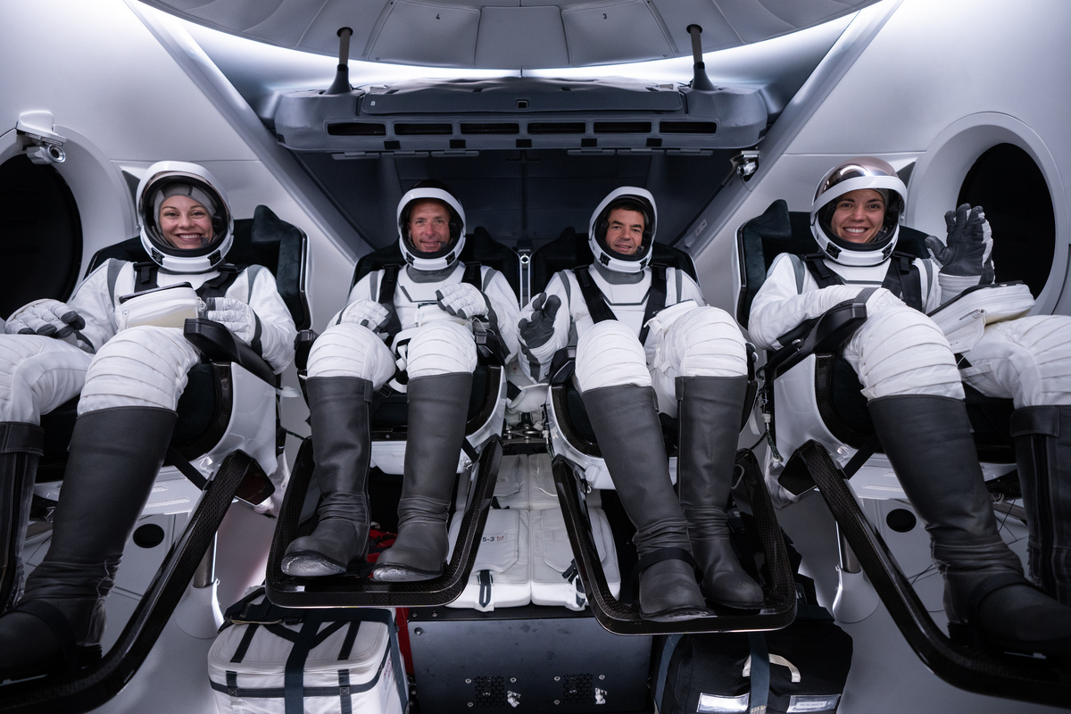 馬斯克旗下太空探索公司 SpaceX 將於 27 日進行有史以來首次商業艙外活動 (EVA)，該公司測試人員將於距離地球 700 公里高空進行 20 分鐘太空漫步 (Spacewalk)。 翻攝自 X SpaceX