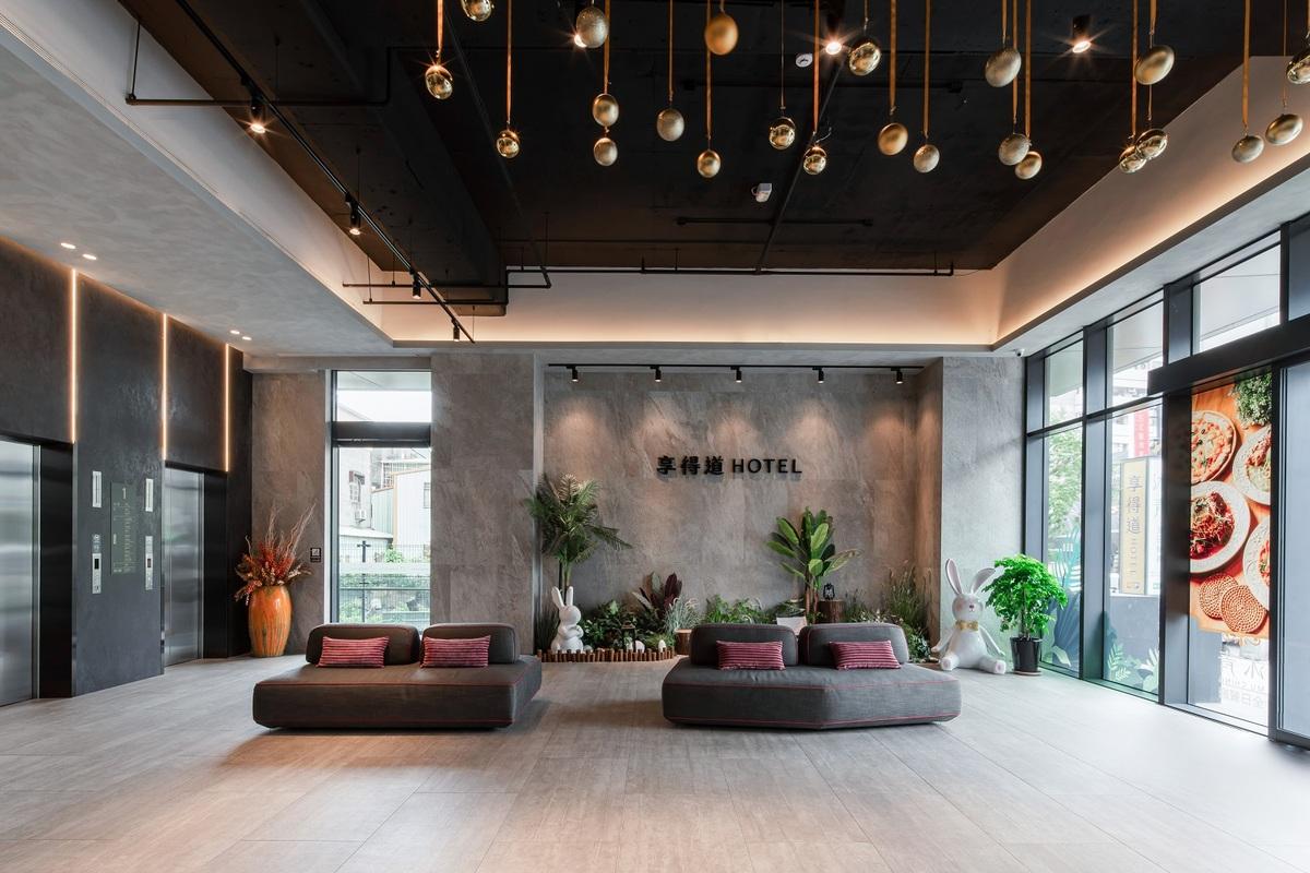 享得道hotel將舒適優雅交融於飯店空間設計，成為台中市藝術亮點。  圖：台中市政府文化局/提供