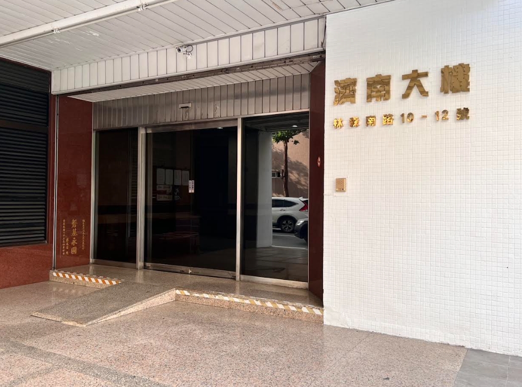 民眾黨主席柯文哲坦承用選舉補助款購買北市濟南路與林森南路口的濟南大樓三樓的商辦。 圖：民眾提供