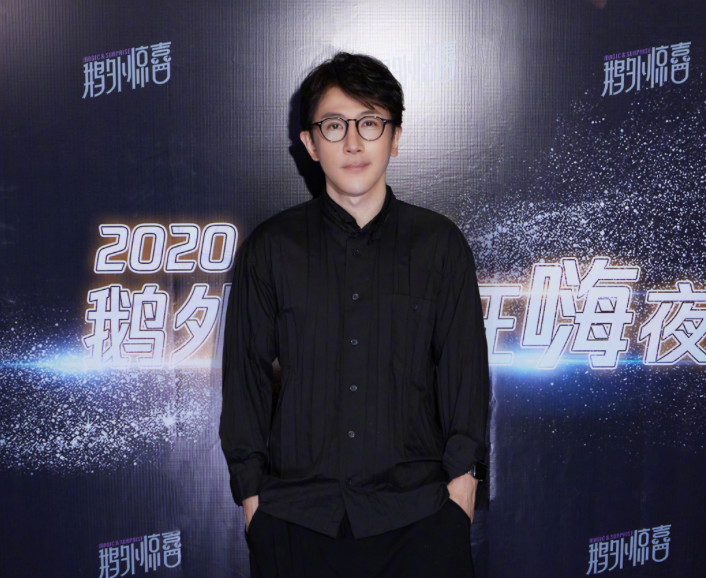 劉謙爆出先前做健檢時，肺部照出陰影，而他本人也證實自己罹患肺腺癌。劉謙提到今年2月中已動完手術，目前只需定期回診追蹤，另外他也為此戒掉了多年菸癮。 圖：翻攝自劉謙微博