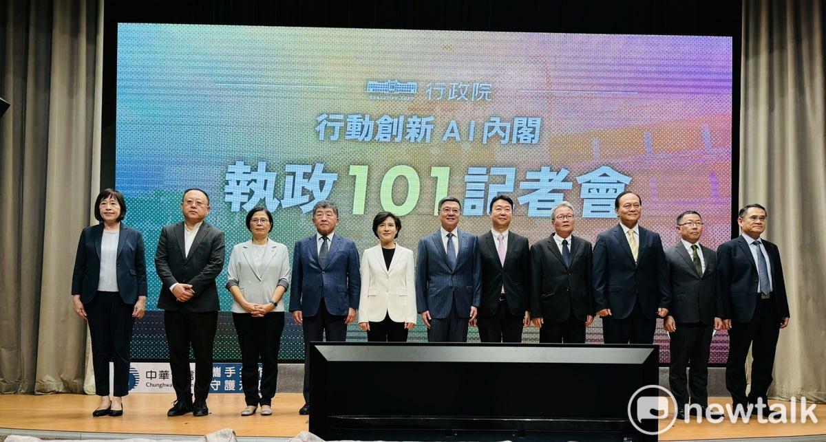 今（28）天是行政院長卓榮泰上任第101天，他特別率內閣團隊召開「行動創新AI內閣執政101記者會」。 圖：謝莉慧/攝