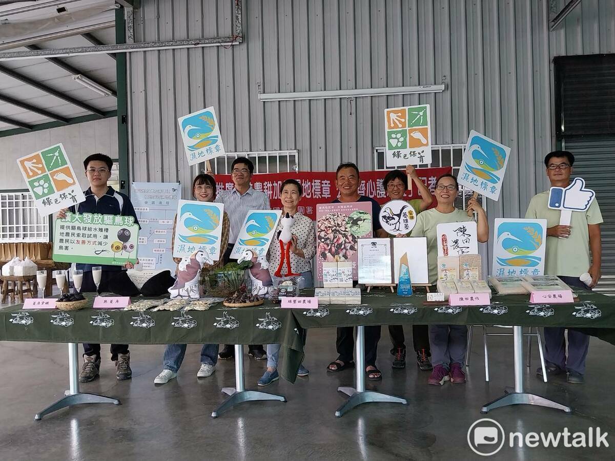 台南市農業局在官田區綠寶田農場，與農民齊心推動加入友善農耕，並請領濕地標章，期能維護農田濕地的環境品質，擴大營造水雉棲息地。 圖：台南市政府提供