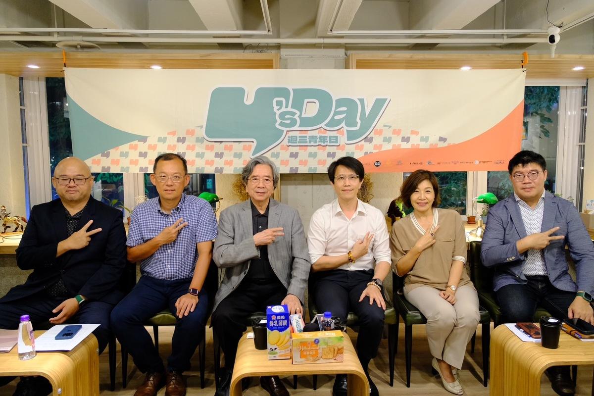 Y’s Day「週三青年日」今（28）日晚上舉辦第68場活動「新南向Plus！台灣人在東南亞國家的機會與挑戰」，舞臺上由左至右為楊昊、陳牧民、蕭新煌、董思齊、徐遵慈、王文岳。 圖：Y’s Day週三青年日提供