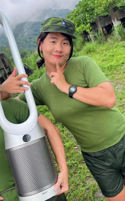 阿翰過去多次扮成國軍女兵「可柔學姊」拍片。 圖：翻攝自阿翰IG