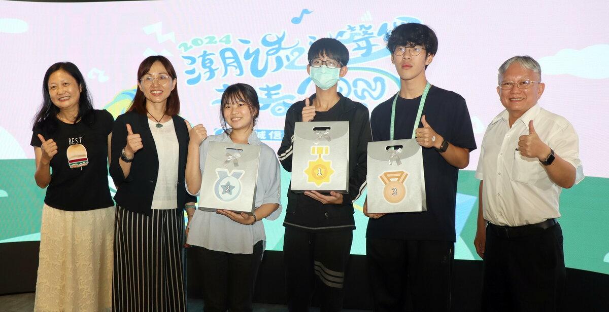 5位高中職生以「Ellie的愛情診療室」獲得工作坊第一名。 圖：高雄市教育局提供