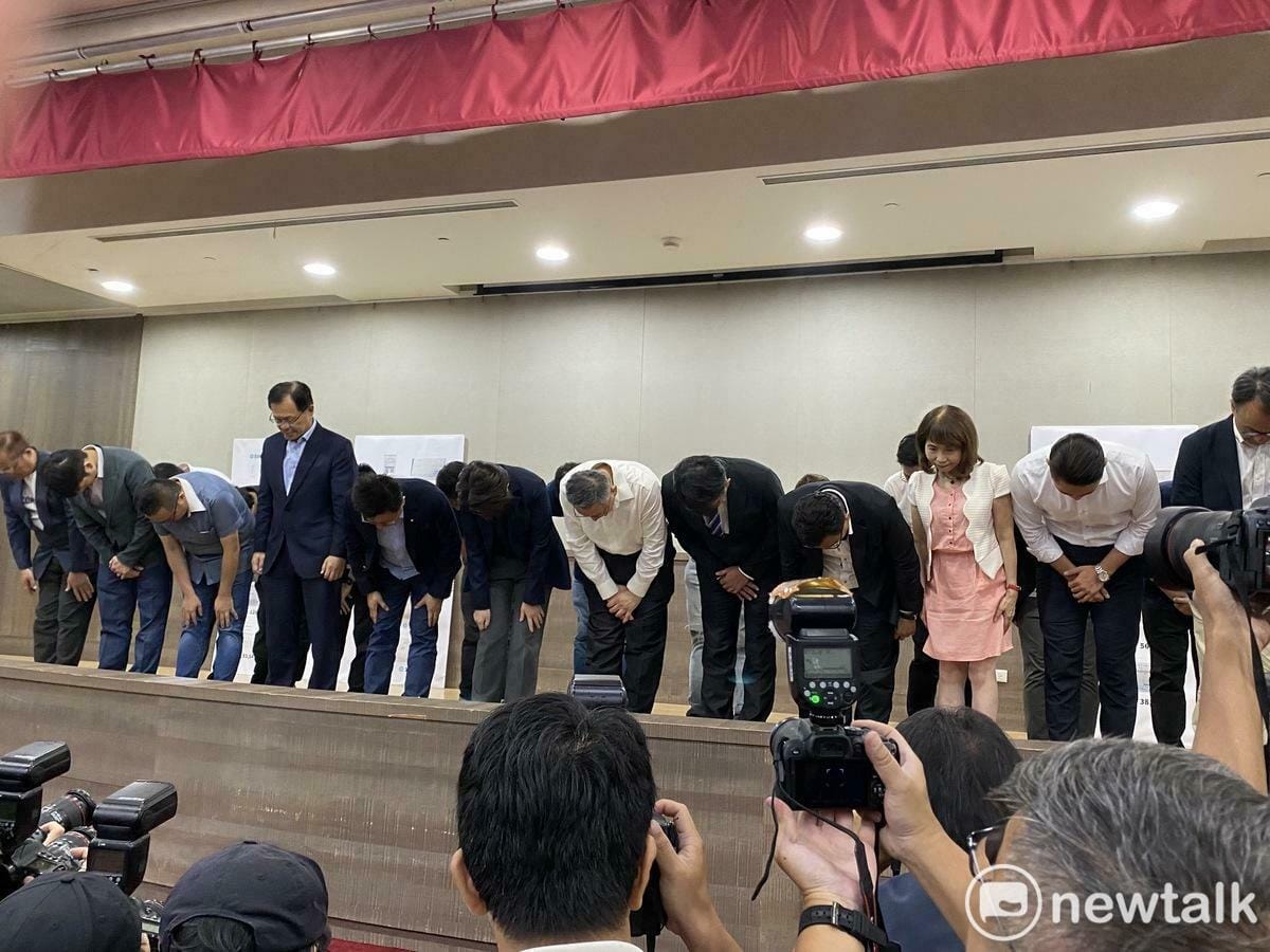 民眾黨下午於台大國際會議中心舉行「柯文哲總統大選政治獻金外界疑義 一次澄清」記者會，時任總幹事黃珊珊、時任副總幹事兼發言人陳智菡、黨秘書長周榆修、副秘書長許甫、黨團總召黃國昌、副總召吳春城、立委陳昭姿、林國成、張啓楷等人都到場。 圖：周煊惠／攝