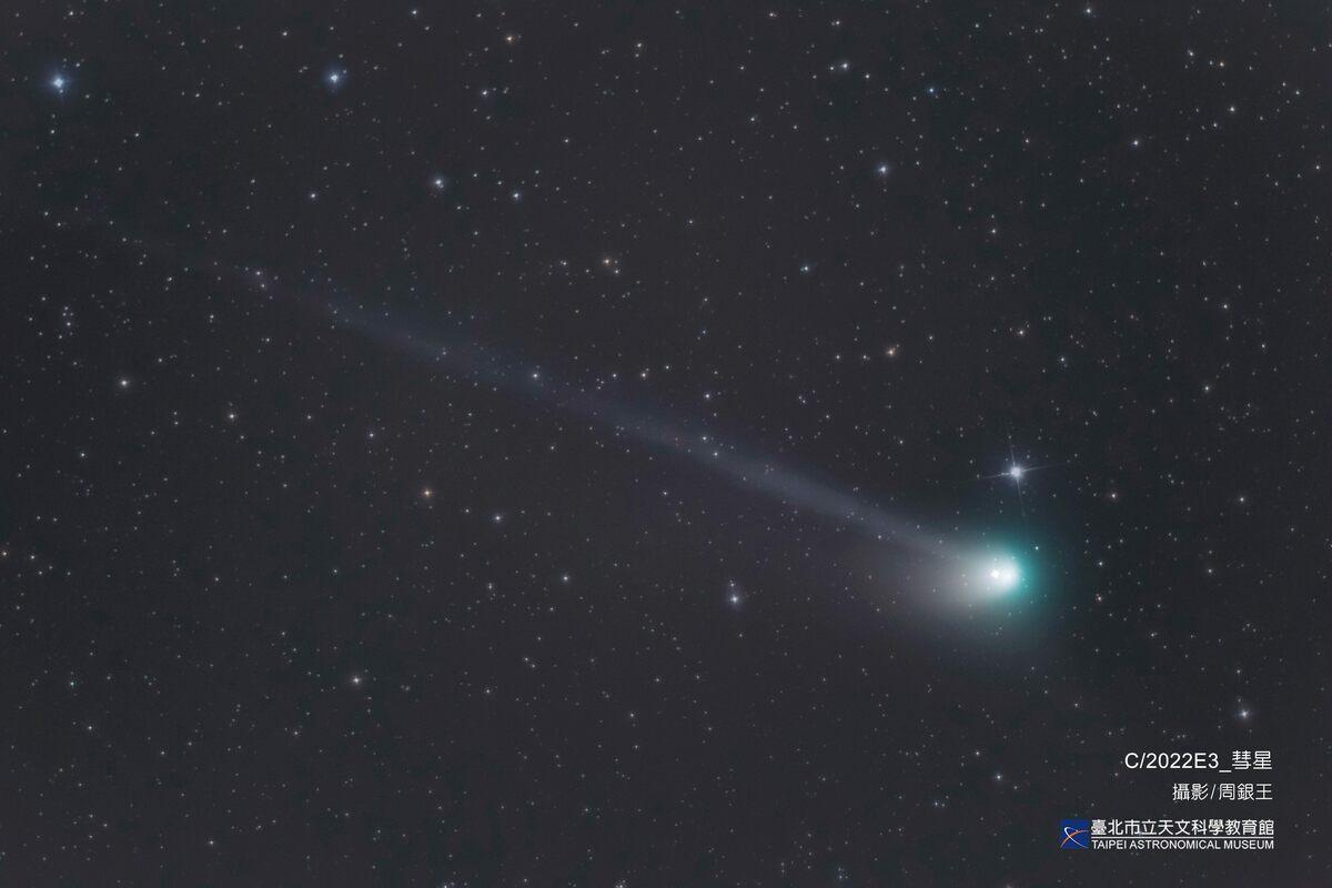 整個9月都有精彩天象，上旬有水星「西大距」(9月5日)、中旬的「土星衝」（9月8日）及中秋逢「土星合月」，中秋節「超級滿月」(9月18日)，還有全球天文迷引頸期盼的年度最亮彗星「紫金山-阿特拉斯彗星」即將在9月下旬通過近日點，都是肉眼即可觀賞，不容錯過的重要天象！ 圖：台北市天文館／提供