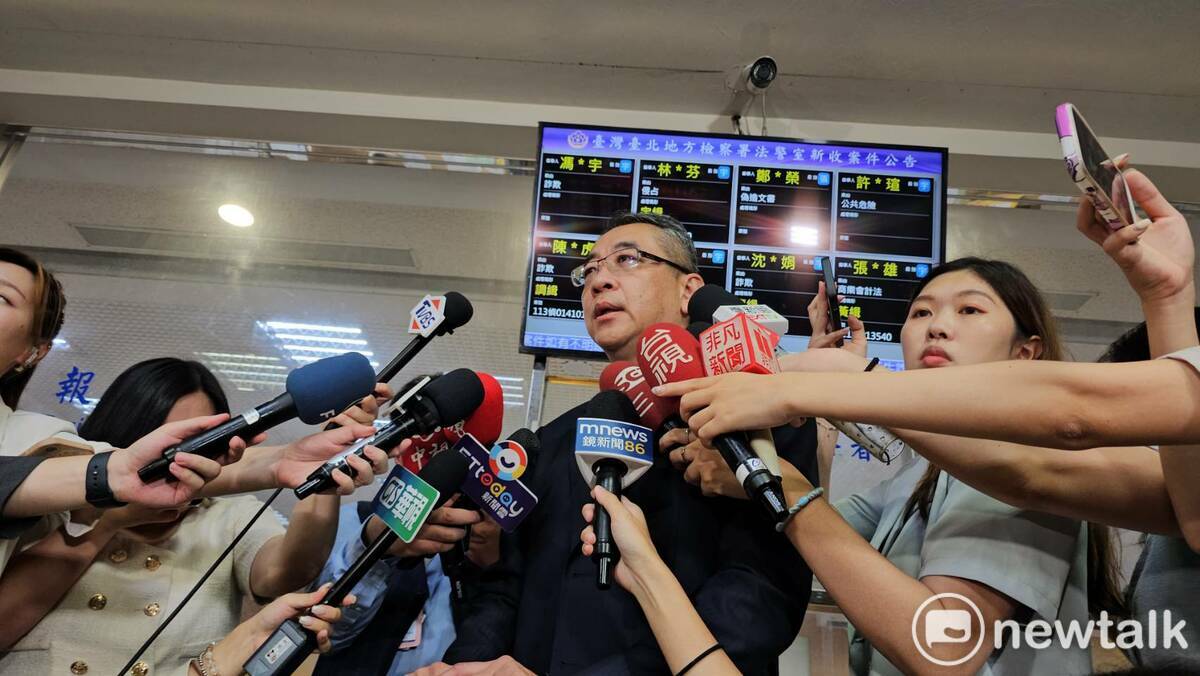 柯文哲委任律師鄭深元指出，檢察官訊問柯文哲的都是關於木可公司跟政治獻金的問題，批根本是「問A案，但用B案進行逮捕」，考慮將提抗告。 圖：林昀真／攝