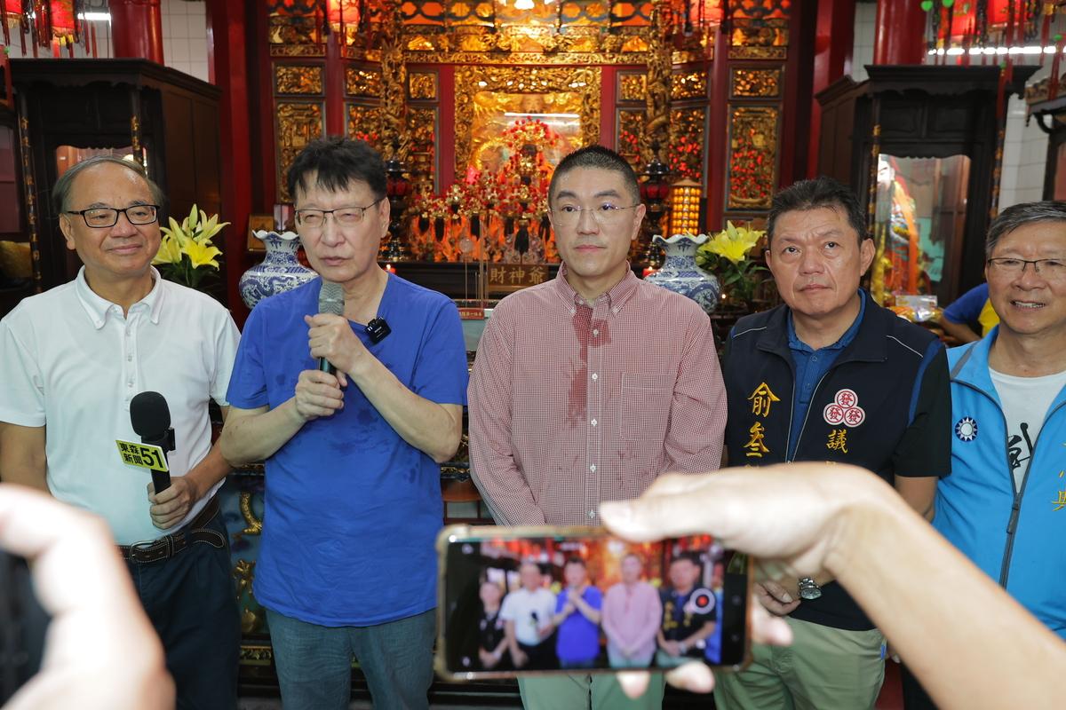 趙少康和立委林沛祥透以實際行動聲援基隆市長謝國樑。 圖：國民黨基隆市黨部／提供