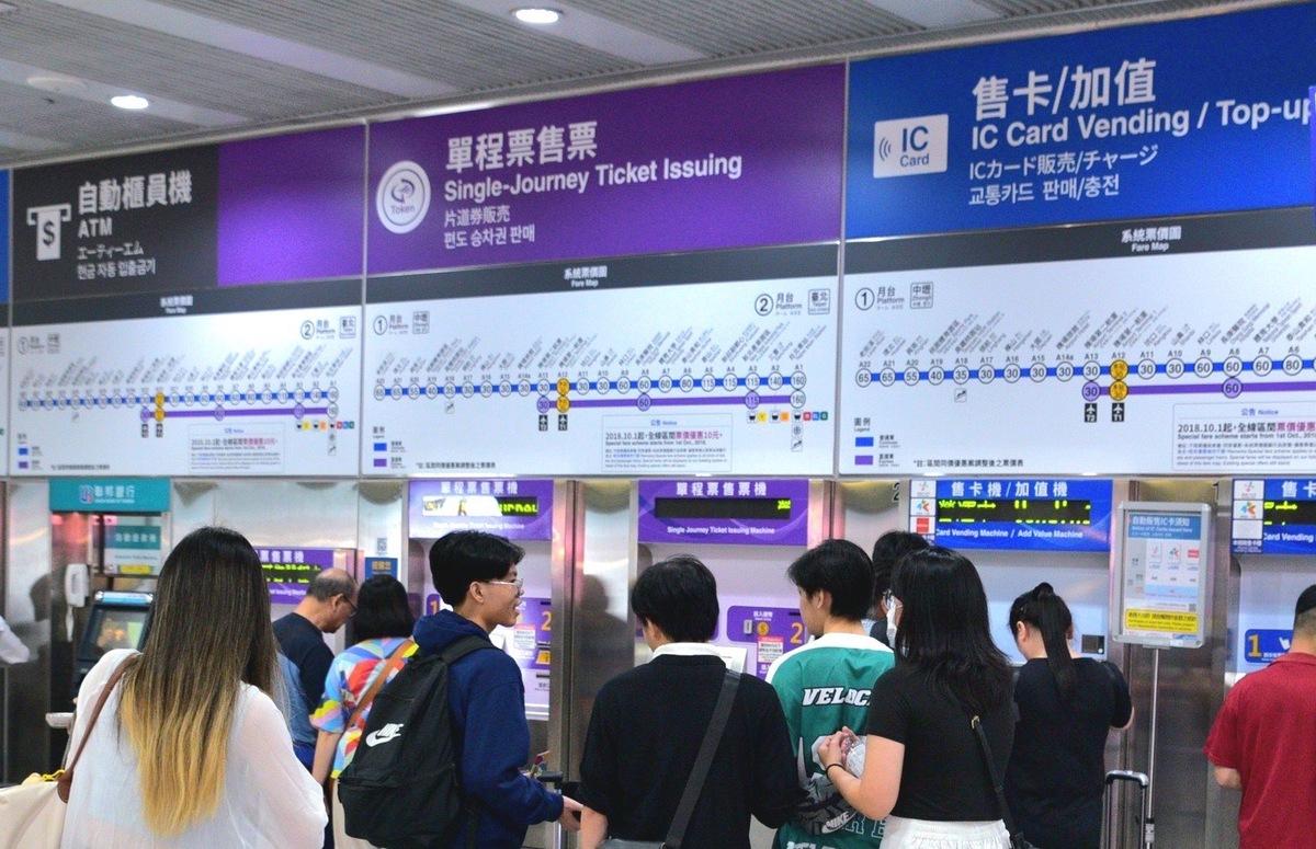 為了提升國際化服務，桃園捷運自去年7月起，沿線8個重點車站增設日、韓兩國語言到站廣播。 圖：桃園捷運公司／提供