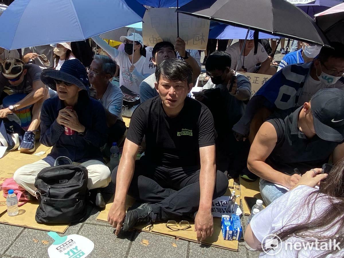 柯文哲胞妹柯美蘭（左起）、民眾黨立委黃國昌。 圖：周煊惠 / 攝