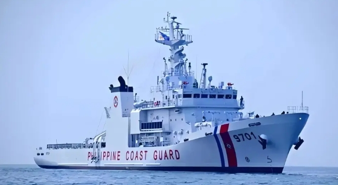 在南海仙賓礁內滯留超過 130 天的菲律賓 9701 號海警艦。 圖 : 翻攝自單手搓核彈