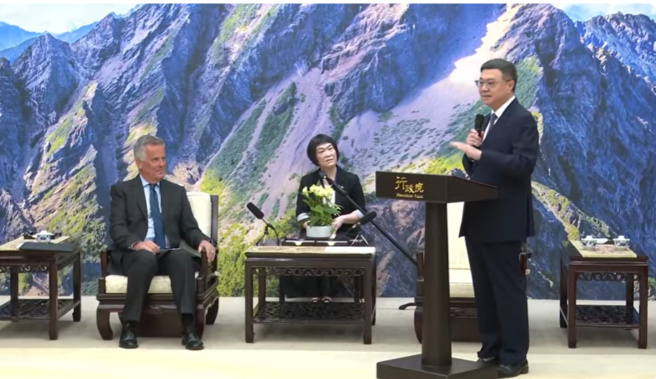 行政院長卓榮泰今（2）天接見英國駐台代表鄧元翰(John David Dennis)。 圖：擷自直播畫面