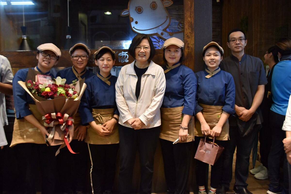 蔡英文曾經光顧過短腿ㄚ鹿逢甲店。 圖：店家/提供