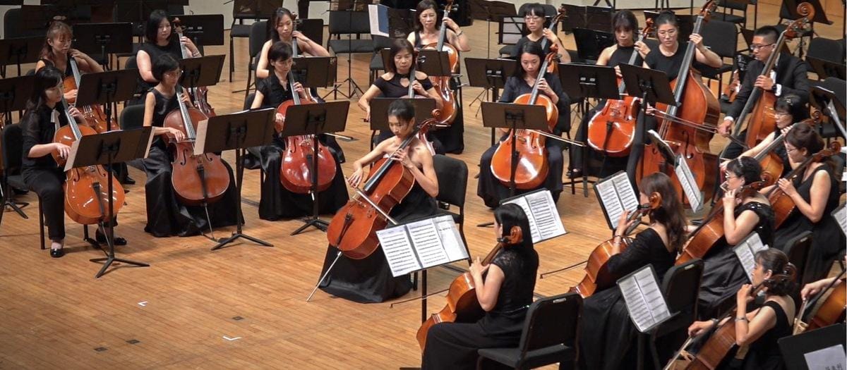 台南市民交響樂團在台南市文化中心演藝廳盛大舉辦「火焰之舞」音樂會，這次演出未演先轟動，門票早就索取一空，現場座位從一樓到三樓皆是滿座，盛況空前。 圖：黃博郎／攝