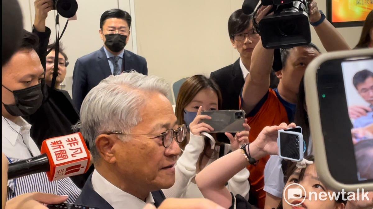 台新金董事長吳東亮今（3）天出席行政院召開經發會第1次經濟顧問會議前受訪強調，被爆料的錄音檔根本是偽造並經過剪接的，將提出法律訴訟。 圖：謝莉慧/攝