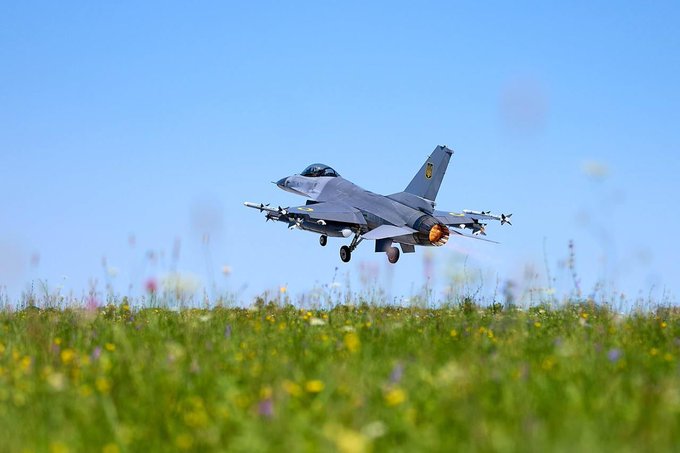 RTX涉嫌將美國軍用飛機技術轉讓給中國。 翻攝自X / Beats in Brief