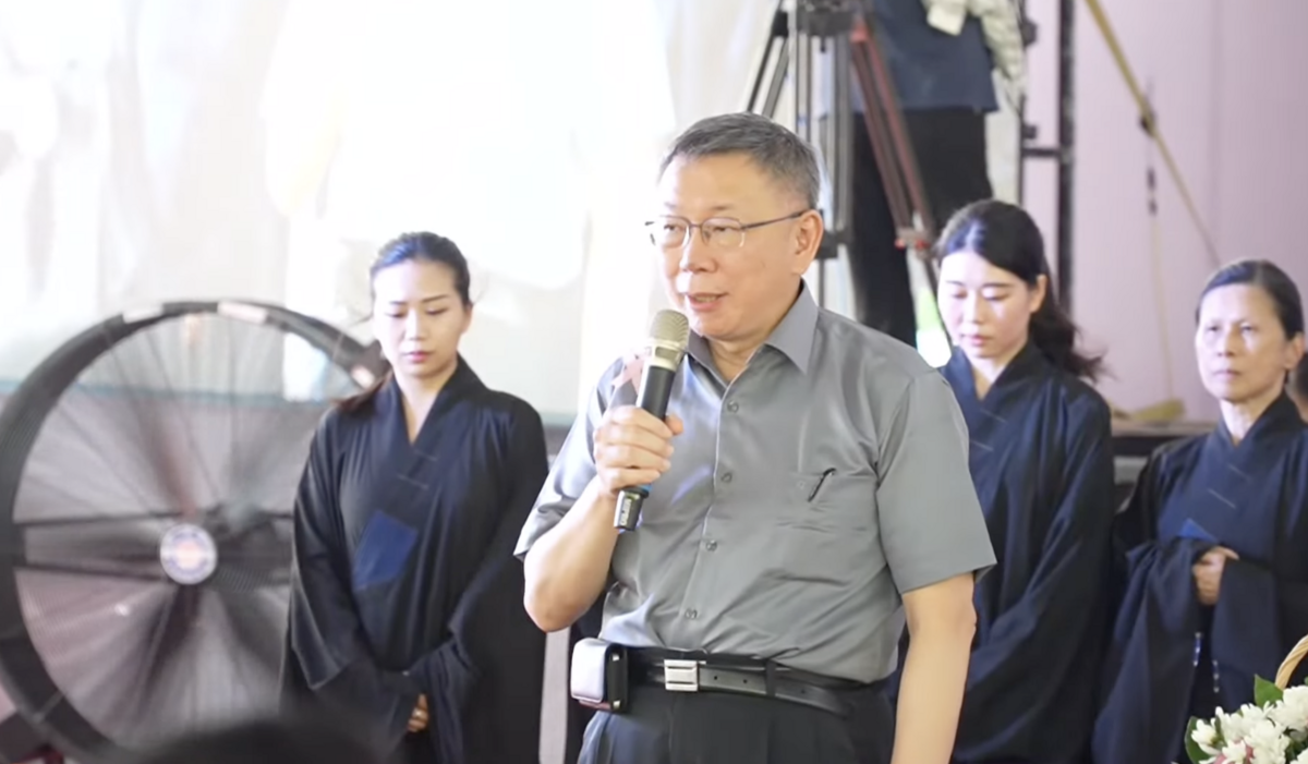 民眾黨主席柯文哲今出席國民黨團總召傅崐萁母親告別式。 圖：周煊惠 / 翻攝