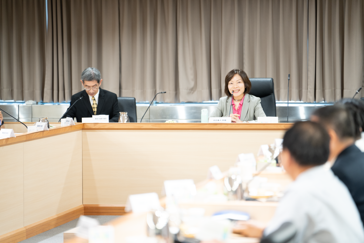 首次最低工資審議會將今（4）日登場，勞動部長何佩珊主持審議會時表示，疫後通膨高漲 ，首要照顧邊際勞工。 圖:勞動部提供