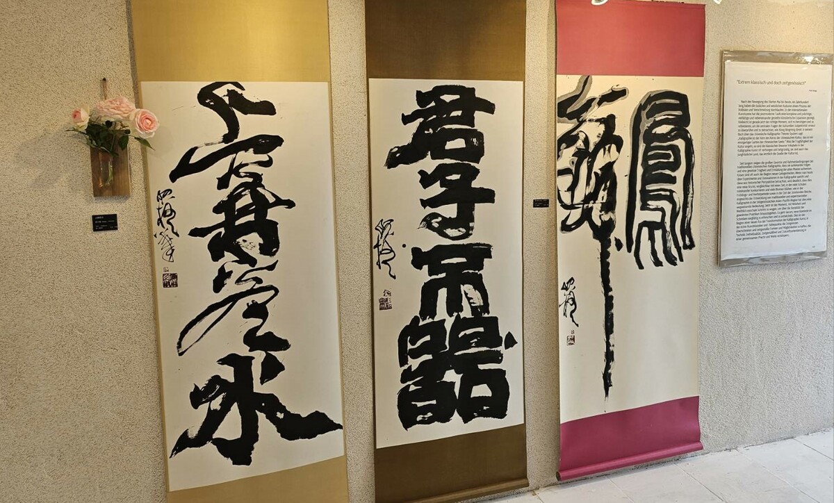 阿卜極德國書寫個展受到當地居民及藝術收藏家熱烈喜愛。 圖：陳美芬提供