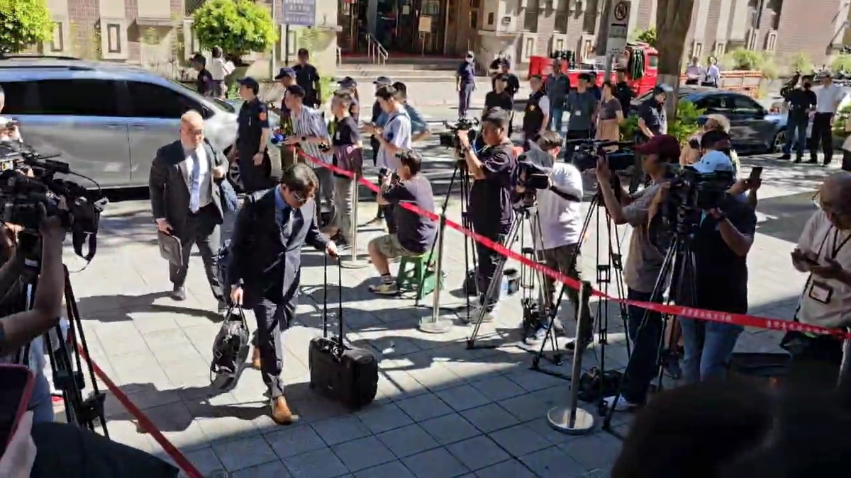 北檢今日重開羈押庭，柯文哲抵達北檢。 圖：林昀真攝。