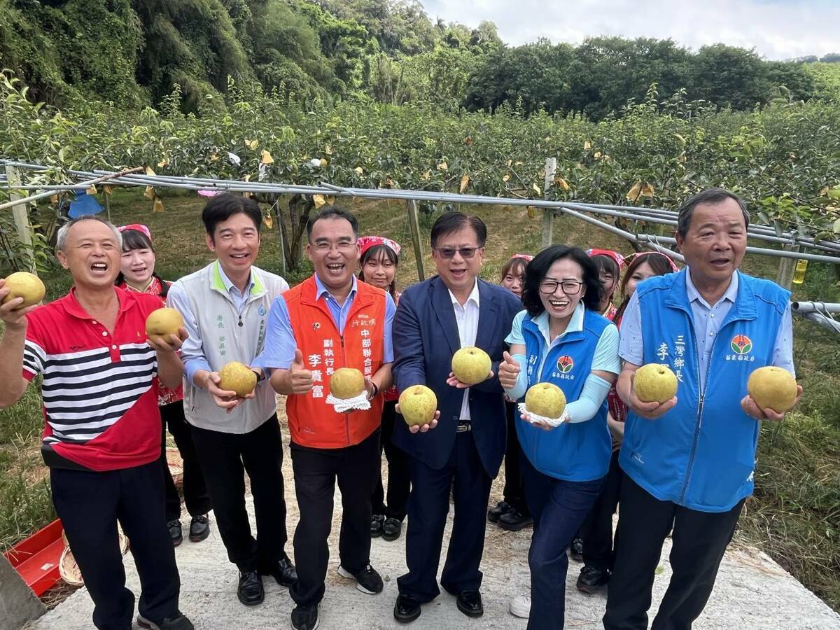 苗栗縣三灣鄉的86公頃梨農地因水源問題受影響，農水署推動改善計劃，龍峎頂45公頃梨園將改善灌溉。 圖：農水署／提供