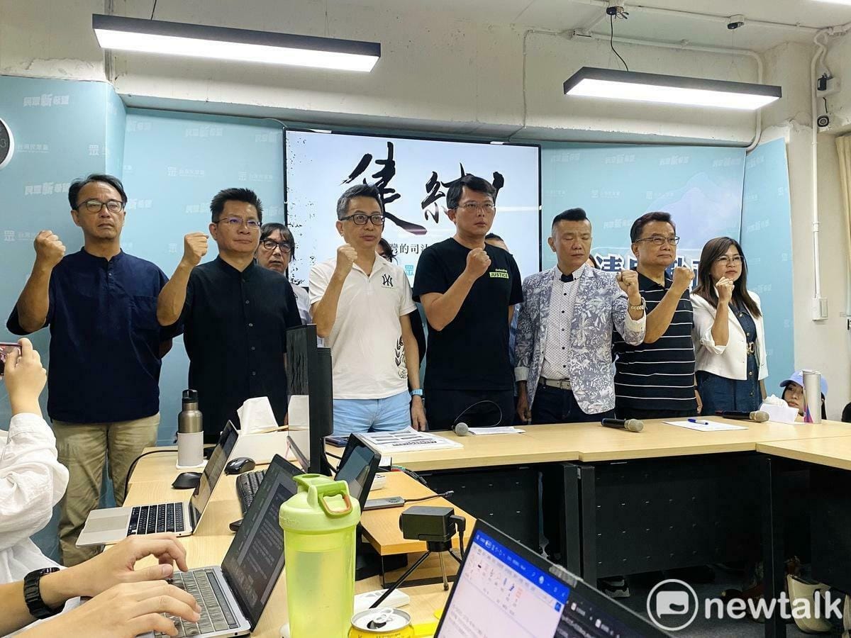 民眾黨上午召開「對抗綠色黨國 民眾全國開講」記者會。 圖：周煊惠 / 攝