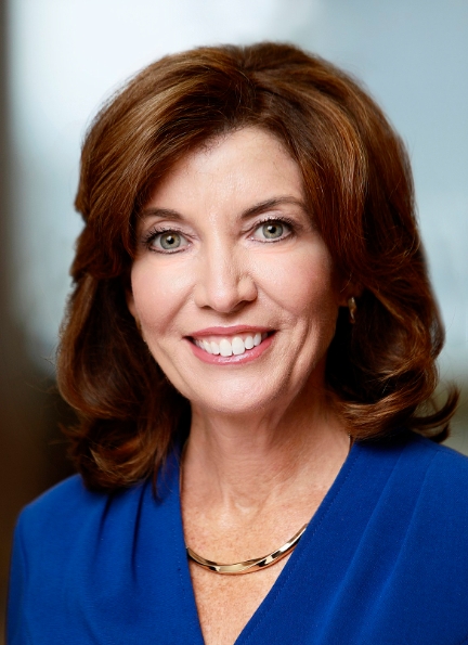 紐約州長霍楚（Kathy Hochul）宣布，中共駐紐約總領館總領事黃屏已被驅逐。 圖 : 翻攝自Wikipedia