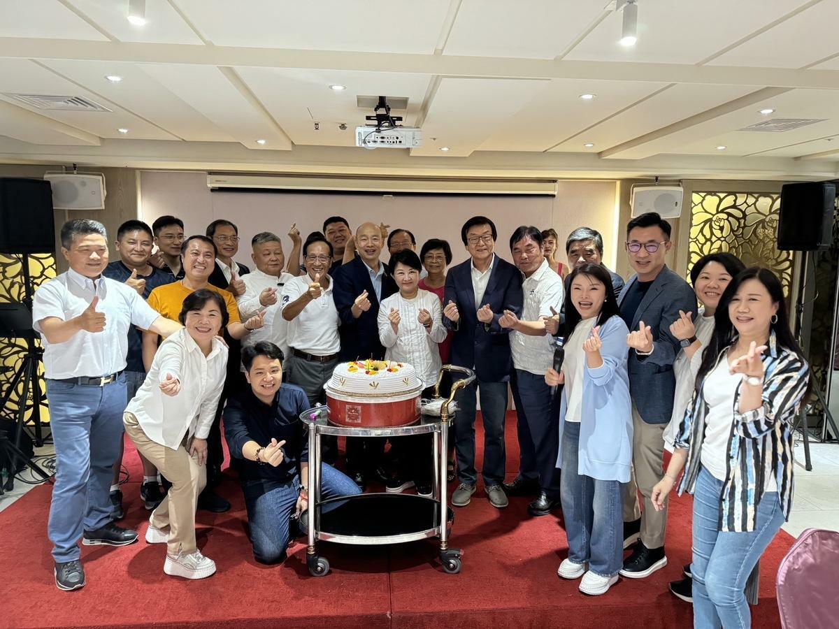 盧秀燕4日出席一場在苗栗的餐敘，其中出席人士包括立法院正副院長韓國瑜、江啟臣、過半藍委、以及顏清標和張榮味等地方要角。 圖：民眾提供