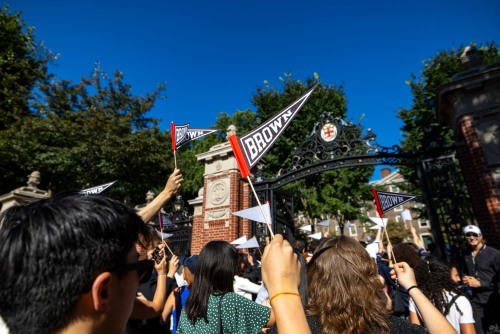 布朗大學迎接新生，但今年的種族結構出現明顯改變 圖：翻攝自布朗大學的Ｘ