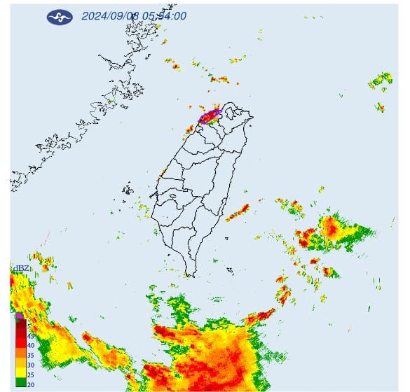 6時11分氣象署發布大雷雨即時訊息，持續時間至7時15分；請慎防劇烈降雨、雷擊，低窪地區慎防淹水，以及低能見度。