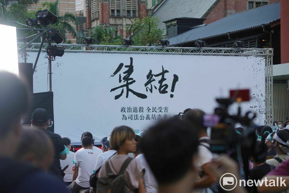 台灣民眾黨8日號召全台小草「集結」，聲援身陷囹圄的民眾黨黨主席柯文哲。 圖：林昀真攝