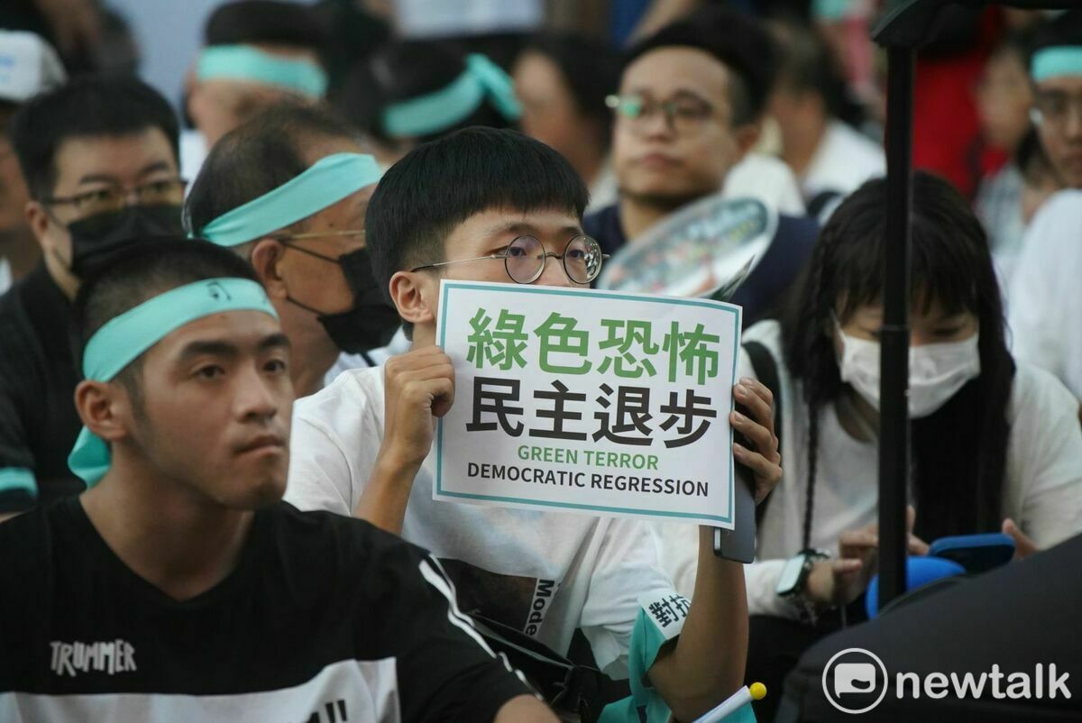 台灣民眾黨8日號召全台小草「集結」，聲援身陷囹圄的民眾黨黨主席柯文哲。 圖：林昀真攝