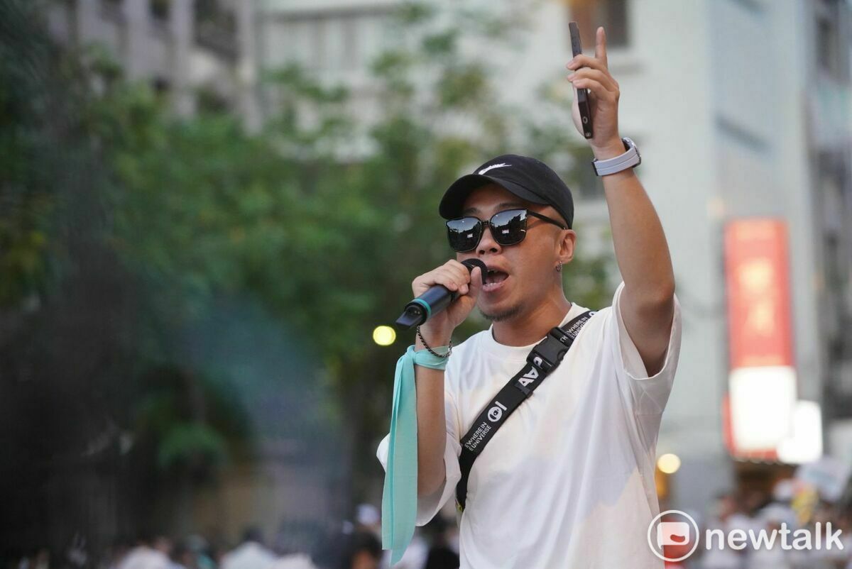台灣民眾黨8日號召全台小草「集結」，聲援身陷囹圄的民眾黨黨主席柯文哲。 圖：林昀真攝