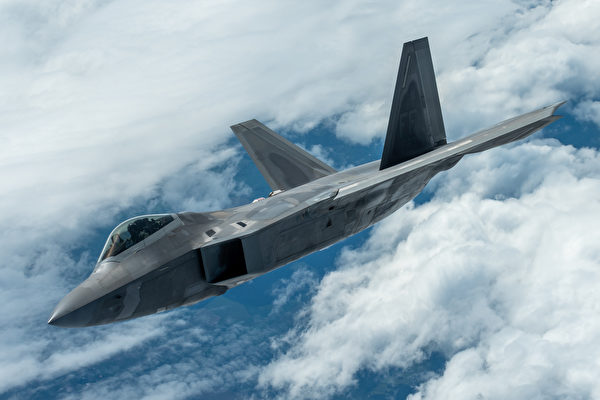 美軍 F-22 戰機。 圖:翻攝自 / Samuel Eckholm/U.S. Air Force
