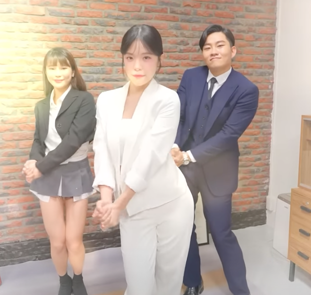 事實上，李多慧也曾多次與網紅朋友一起跳〈晚安大小姐〉，包含Joeman（右）、琳妲（左）等。 圖：翻攝自Joeman YT頻道