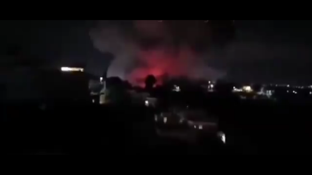 9 月 8 日週日晚間，以色列空軍對敘利亞哈馬省郊區發動多次空襲，導致5人死亡，至少19人受傷，其中部分傷勢嚴重。
