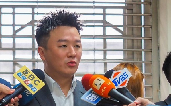 黃國昌嗆下鄉宣講 李正皓回嗆：笑你不敢！有種去高屏 我所有節目幫你宣傳