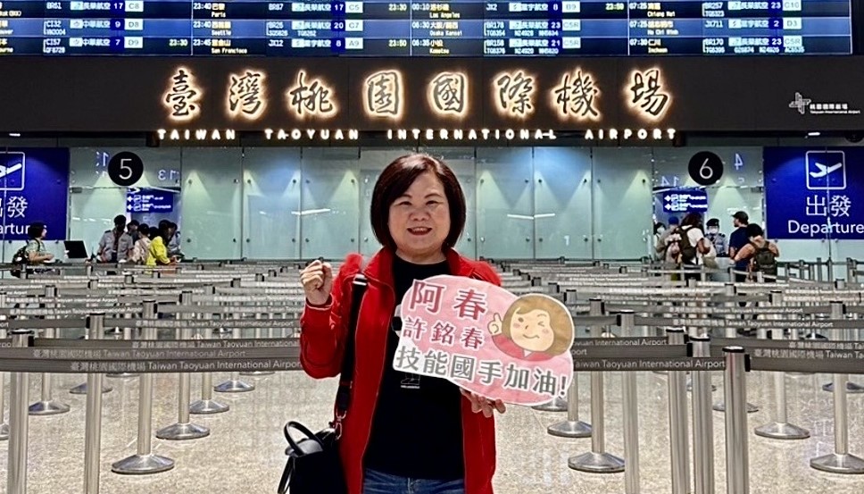 許銘春親赴里昂為台灣國際技能競賽選手加油。 圖：許銘春辦公室提供