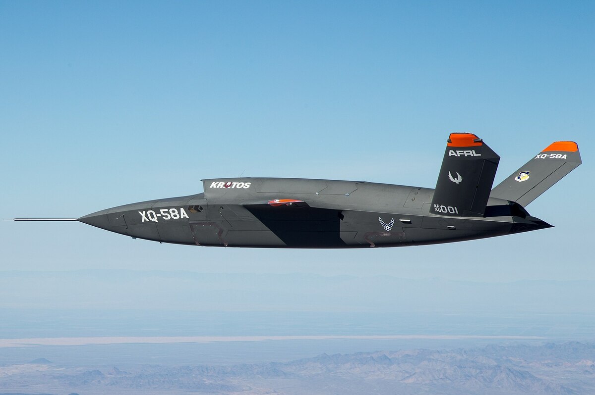 該款無人機與美軍 XQ-58A 「女武神」十分相似，外界普遍懷疑中國透過「逆向工程」的方式複製西方技術。圖為 XQ-58A 「女武神」無人機。 圖：翻攝自維基百科(資料照)