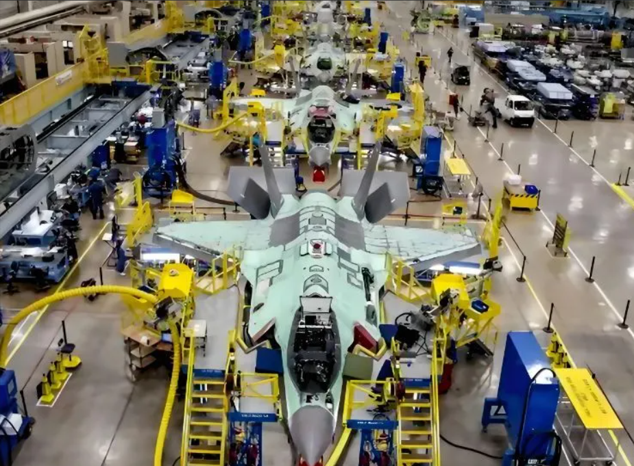 在無人戰鬥機、攻擊機、忠誠僚機的幾個發展方向上，中美都是在全面競爭。（示意圖） 圖：翻攝自劉曉非說