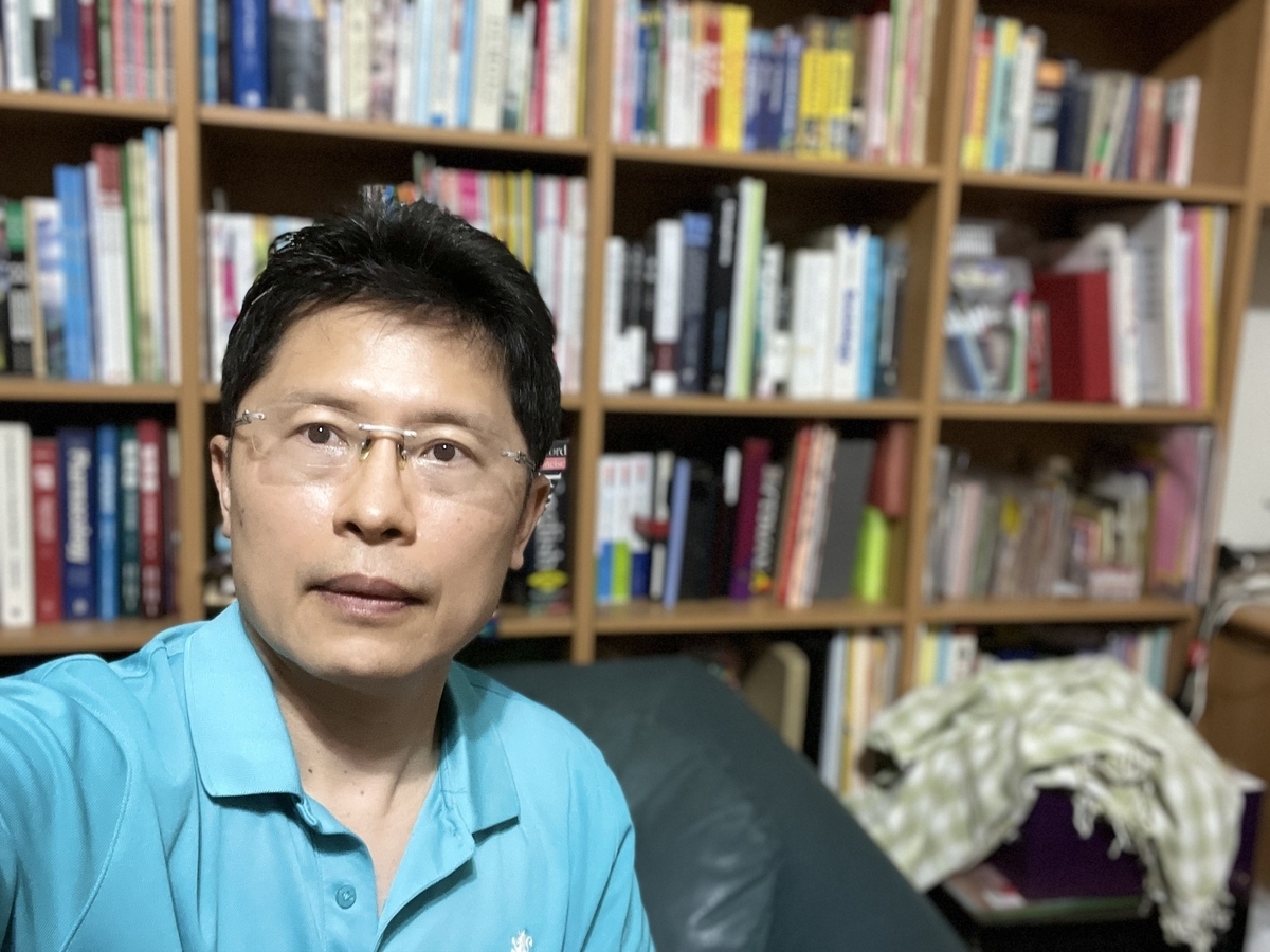 沈政男今（12日）在臉書以「囚犯困境變成檢調困境」為題再次貼文力挺柯文哲。 圖:翻攝自沈政男臉書