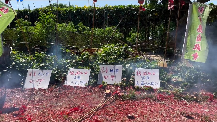 柯文哲遭羈押禁見，社子島居民放鞭炮恭喜。 圖：取自社子島自救會臉書