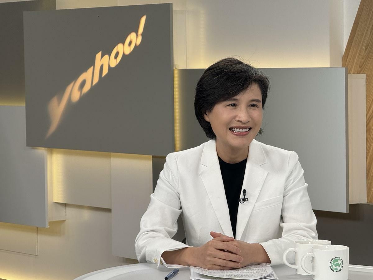 行政院副院長鄭麗君今（11）天接受YahooTV網路節目《齊有此理》專訪。 圖：YahooTV提供