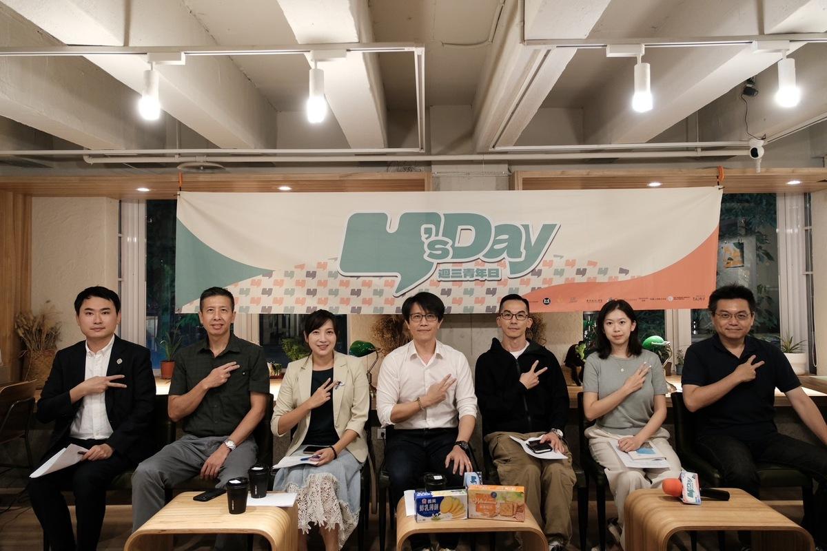 Y’s Day「週三青年日」今（11）日晚上舉辦第70場活動「正常國家化的最後一哩路——台灣如何邁入聯合國？」舞臺上由左至右為陳冠廷、林子立、陳乃瑜、董思齊、譚偉恩、李可心、周德望。 圖：Y’s Day「週三青年日」提供