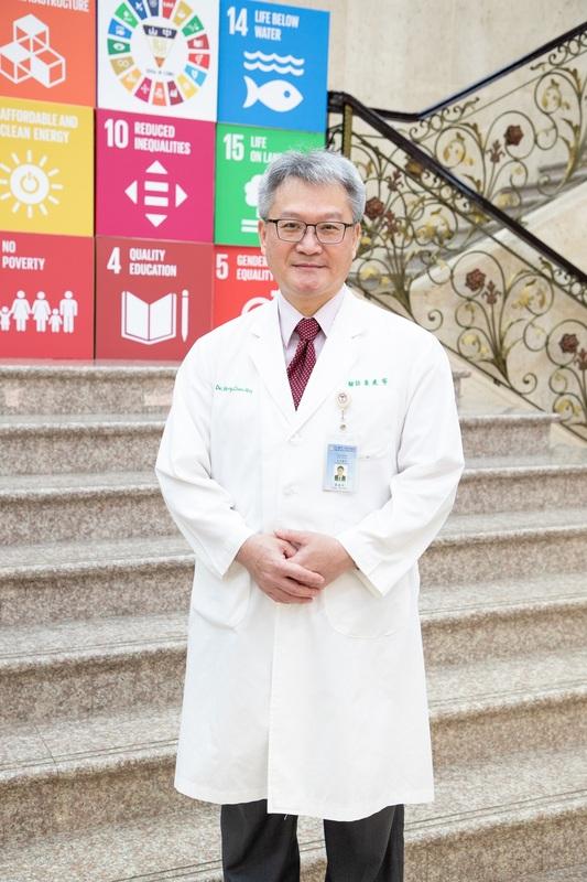 中山醫大校長黃建寧獲HSC「醫療科技傑出貢獻獎」。 圖：中山醫大/提供