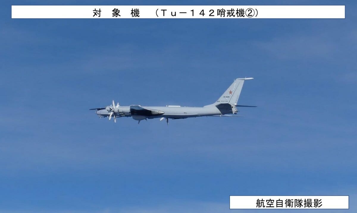 日本防衛省統合幕僚監部發布訊息，俄羅斯2架「圖-142」反潛巡邏機，12日幾乎環繞全日本列島飛行一圈。 圖：翻攝mod.go.jp
