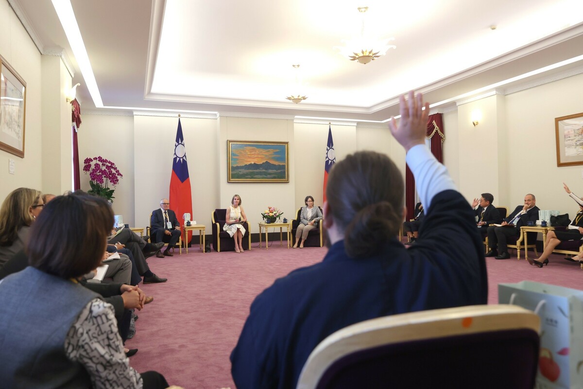 副總統蕭美琴接見「2024台北安全對話」外賓、前美國駐聯合國常任代表凱莉克拉芙特（Kelly Craft）一行。 圖：總統府/提供
